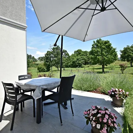 Studio Apartman Mate * Strmac
